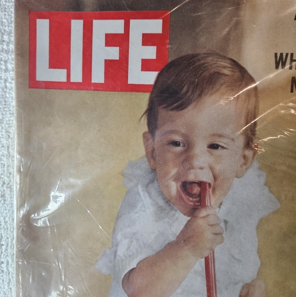 Iconic JFK Memorabilia LIFE Magazine 2 ISSUES JFK JFK JR. White House 1961 1963 - Picture 3 of 16